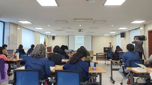 '경남 기후 위기 인식조사 결과 발표 간담회'가 30일 오후 2시 창원시 의창구 사림동 경남도의회 4층 문화강좌실에서 열리고 있다. /경남기후위기비상행동