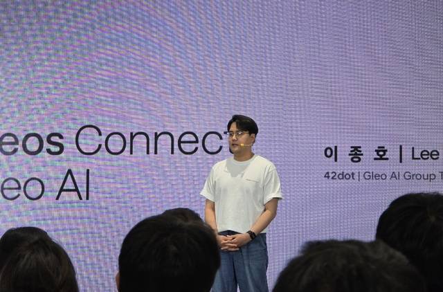 29일 서울 강남구 현대자동차그룹 UX 스튜디오 강남에서 열린 ‘플레오스 커넥트 미디어데이’ 행사에서 발표를 하고 있는 이종호 포티투닷 글레오 AI 팀 리드. 김상욱 기자.
