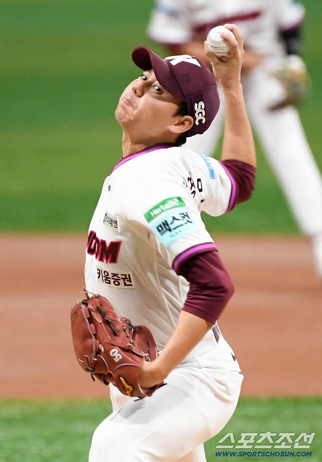 25일 서울 고척스카이돔에서 열린 키움과 삼성의 경기. 키움 하영민이 역투하고 있다. 고척=박재만 기자 pjm@sportschosun.com/2026.044.25/