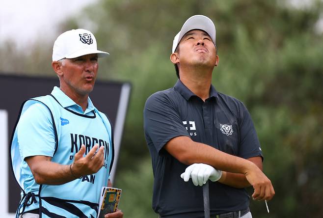 Golf - LIV Golf - South Africa - The Club at Steyn City, Midrand, South Africa - March 21, 2026 Korean Golf Club's An Byeong-hun reacts during the third round REUTERS/Siphiwe Sibeko







<저작권자(c) 연합뉴스, 무단 전재-재배포, AI 학습 및 활용 금지>