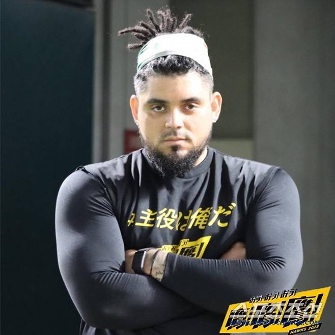 소프트뱅크 우완 오수나. 그는 올해 마무리가 아닌 중간투수로 출전 중이다. 그는 28일 오릭스전 8회 구원등판해 역전을 허용했다. 이번 시즌 3번째 경기에서 패전투수가 됐다. 사진출처=소프트뱅크 호크스 SNS