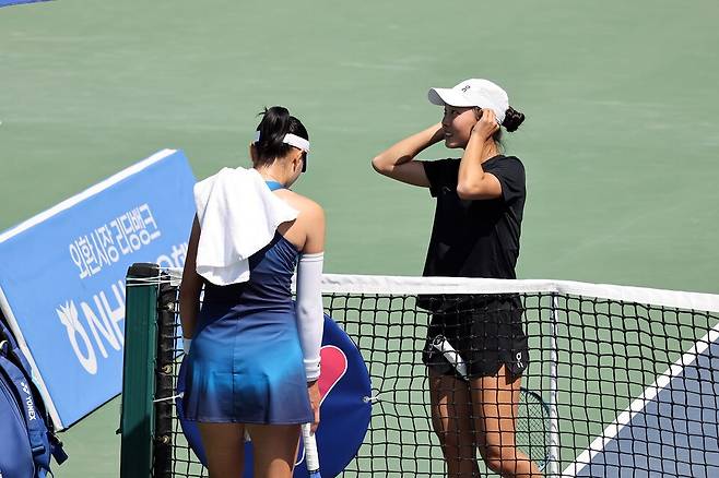 기권해 아쉽지만 밝게 웃는 홍예리, 그리고 위로하는 장수정