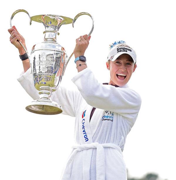 2026년 미국여자프로골프(LPGA) 투어 리비에라 마야 오픈에 출전할 예정인 세계랭킹 1위 넬리 코다(미국). 사진은 넬리 코다가 2026년 LPGA 투어 메이저 대회 셰브론 챔피언십 우승 트로피를 들어올린 모습이다. 사진제공= LPGA_Getty (사진을 무단으로 사용하지 마십시오.)