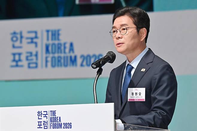 정원오 더불어민주당 서울시장 후보가 30일 서울 중구 대한상공회의소에서 열린 '한국포럼'에서 축사를 하고 있다. 민경석 기자