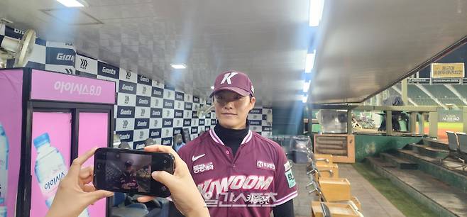 29일 사직 롯데 자이언츠전에서 역전 홈런과 결승점을 만드는 희생번트를 성공하며 키움 히어로즈 승리를 이끈 임병욱 IS포토