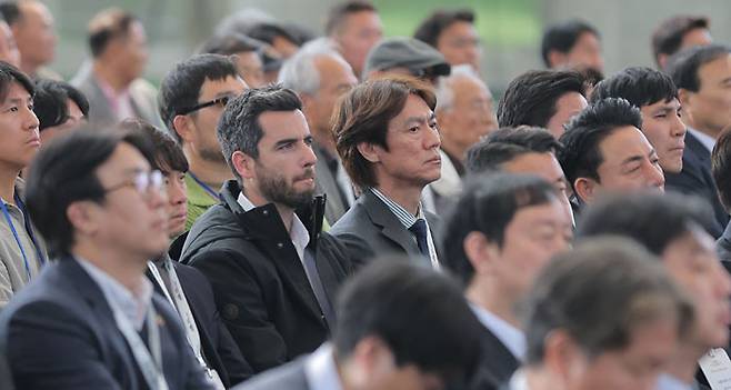 지난 4월7일 충남 천안 코리아풋볼파크에서 열린 공식 개관식에 홍명보 축구 국가대표팀 감독이 참석해 있다. 연합뉴스