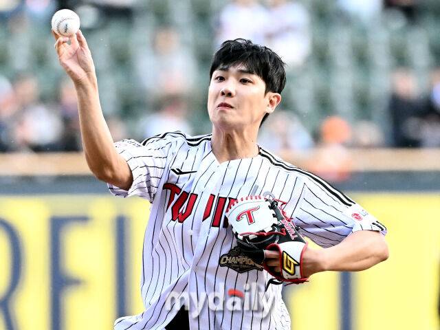 이준이 2026 KBO 리그 LG 트윈스와 한화 이글스 경기에서 시구에 나섰다. / 마이데일리 DB
