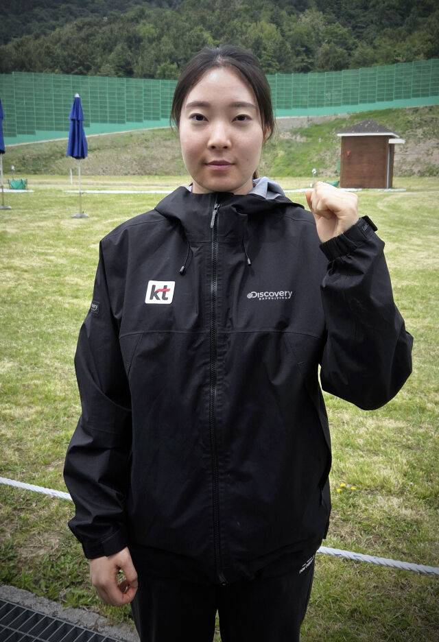 장국희가 포즈를 취하고 있다./KT 사격단 제공