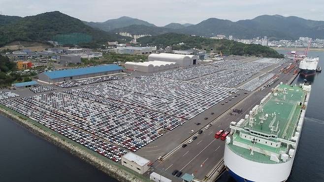 [창원=뉴시스] 마산가포신항에서 선적을 기다리는 트랙스 크로스오버 모습.(사진=한국GM 제공) *재판매 및 DB 금지