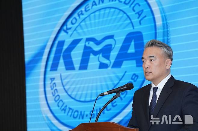 [서울=뉴시스]김성근 대한의사협회 대변인. (사진= 대한의사협회 제공) 2025.04.10. photo@newsis.com.