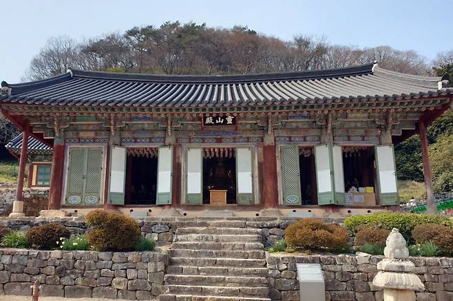 국가지정문화유산 보물로 지정 예고된 전북 고창군 선운사 내 영산전 전경. 고창군 제공