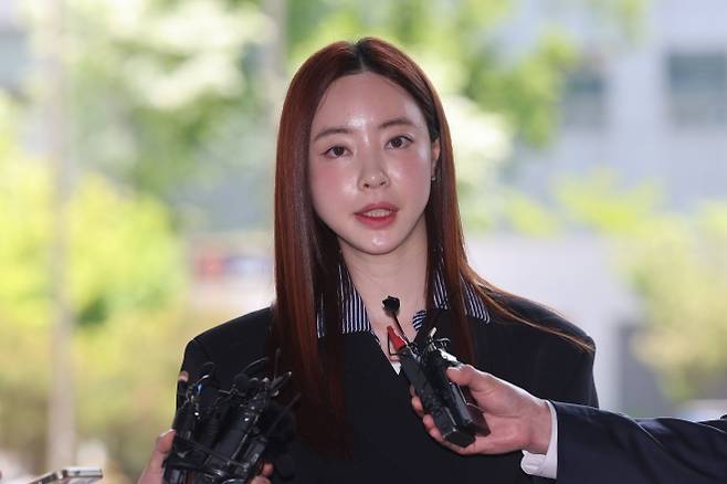 필라테스 강사 겸 방송인 양정원씨가 지난 29일 서울 강남구 강남경찰서에 사기 및 가맹사업법 위반 혐의 피의자 신분으로 출석하며 발언하고 있다. 뉴시스