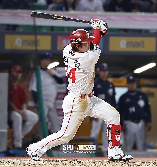 ▲ 자신의 훈련 루틴을 상당 부분 바꾸는 모험을 한 최정은 그 효과를 보며 시즌 초반 좋은 컨디션을 유지하고 있다 ⓒ곽혜미 기자