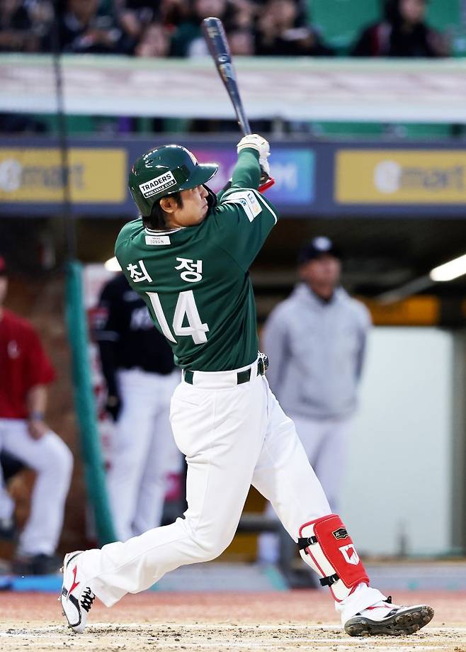 ▲ 햄스트링 부상 여파에서 탈출한 최정은 올해 여전히 최정상급의 득점 생산력을 뽐내고 있다 ⓒSSG랜더스