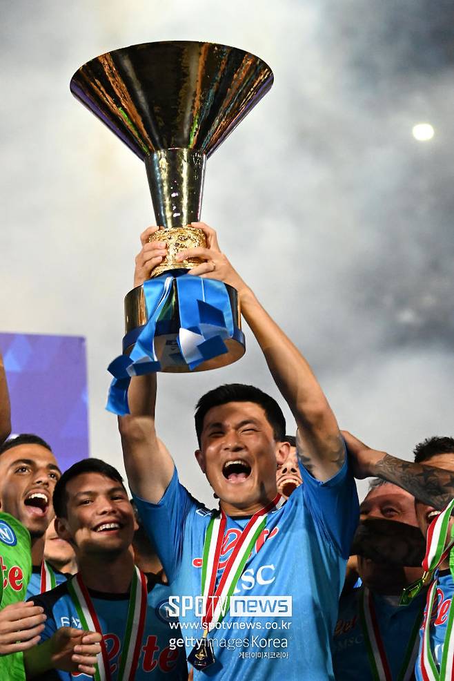 ▲ 인테르 밀란 소식을 전문으로 다루는 '노티치에 인테르'는 30일 "올여름 가장 주목 받는 이름 중 하나는 현재 뮌헨에서 뛰고 있는 한국인 센터백 김민재"라면서 "이번 이적시장에서 세리에A 컴백 가능성이 대두되고 있다" 적었다.