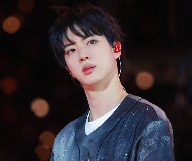 "JIN은 우리의 최애" 방탄소년단 진 향한 미식축구팀 탬파베이 버커니어스의 '샤라웃'