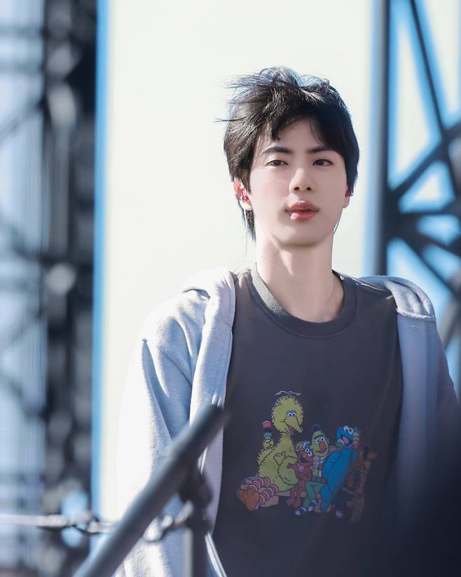 "JIN은 우리의 최애" 방탄소년단 진 향한 미식축구팀 탬파베이 버커니어스의 '샤라웃'