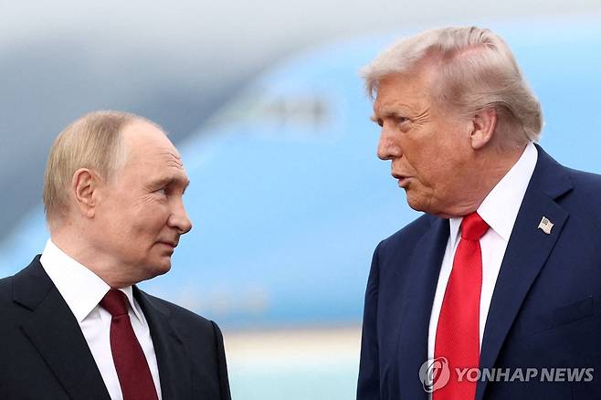 작년 8월 15일 알래스카에서 만난 푸틴과 트럼프 [로이터 연합뉴스 자료사진]