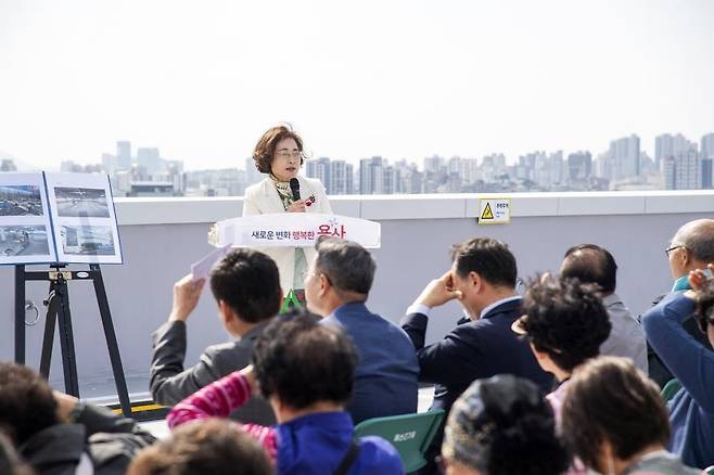 29일 '해방촌 공영주차장' 복층화 공사 준공식에서 인사말 하는 박희영 구청장 [용산구 제공. 재판매 및 DB 금지]