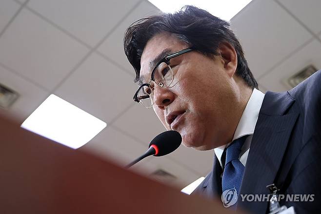 '조작기소 국정특위' 종합 청문회 출석한 김성태 (서울=연합뉴스) 이동해 기자 = 김성태 전 쌍방울 회장이 28일 국회 윤석열 정권 정치검찰 조작기소 의혹 사건 진상규명 국정조사특별위원회 제11차 전체회의에서 열린 종합 청문회에서 의원 질의에 답하고 있다. 2026.4.28 eastsea@yna.co.kr