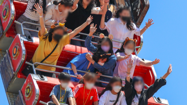 가족과 함께 광주 북구 패밀리랜드를 찾은 어린이들이 놀이기구를 타며 즐거운 시간을 보내고 있다. 전남일보DB