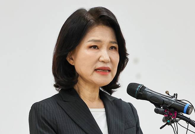 국민의힘 대구시장 경선에서 컷오프(공천 배제)된 이진숙 전 방송통신위원장이 지난달 25일 오전 대구 수성구 국민의힘 대구시당에서 6·3 지방선거 대구시장 불출마 뜻을 밝히고 있다. 사진=뉴시스