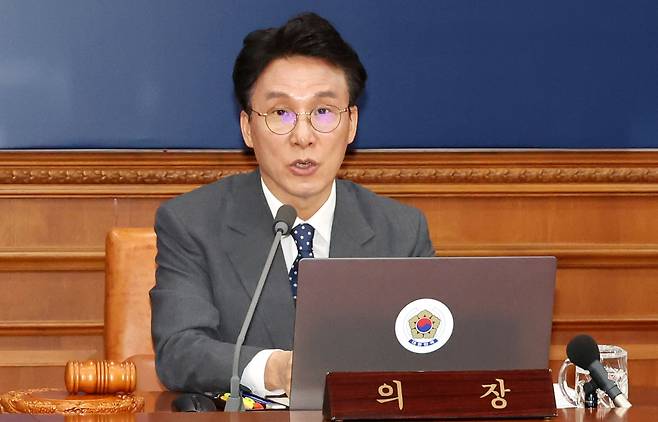 김민석 국무총리가 29일 오전 서울 종로구 정부서울청사에서 열린 임시국무회의 겸 비상경제본부회의를 주재하고 있다. /뉴시스
