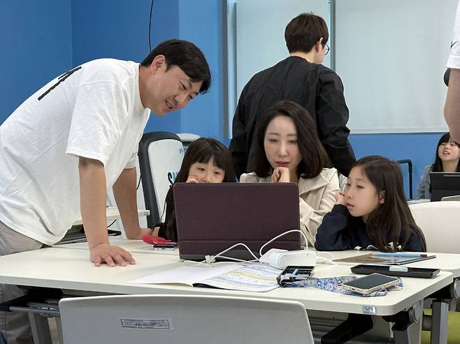 서울AI스마트시티센터의 주말 교육 시범 운영 모습. 서울AI재단 제공