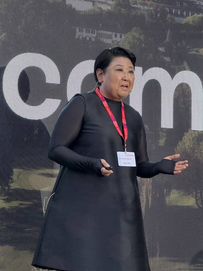 설명하고 있는 김지인 스위스정부관광청 한국 지사장 / 사진=권효정 여행+ 기자