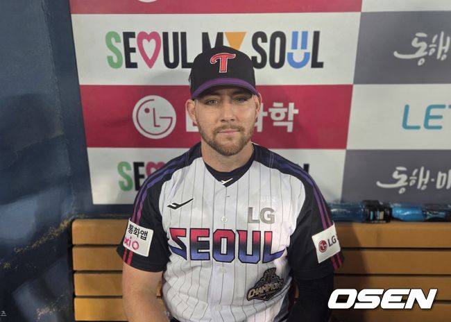 [OSEN=잠실, 한용섭 기자] 프로야구 LG 트윈스 오스틴이 1일 잠실구장에서 열린 NC 다이노스와 경기에서 선제 결승 투런 홈런으로 승리를 이끌었다. 오스틴이 경기 후 인터뷰를 하고 있다. /orange@osen.co.kr