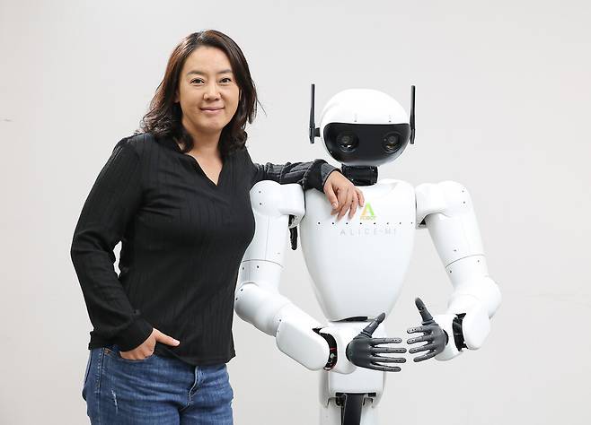 29일 오후 경기도 안산시 한양대 에리카캠퍼스 창업보육센터에서 엄윤설 에이로봇 대표가 시사저널과 인터뷰를 마치고 사진포즈를 취하고 있다. ⓒ 시사저널 임준선