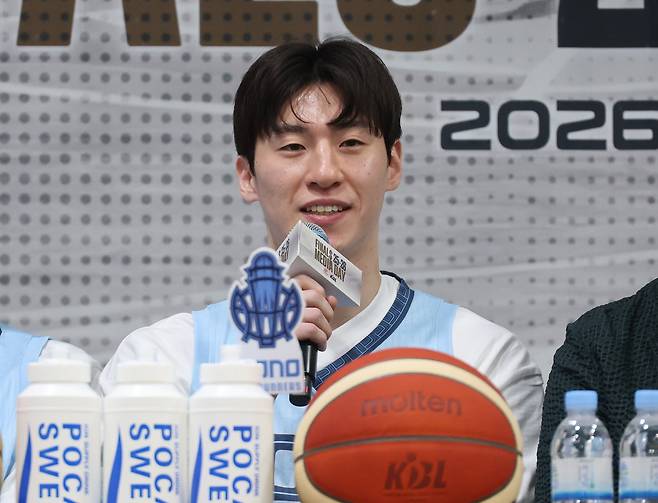 소노 이정현이 1일 KBL센터에서 열린 프로농구 챔피언결정전 미디어데이에서 각오를 밝히고 있다. 연합뉴스