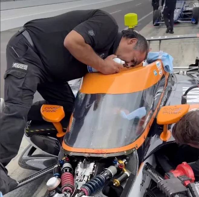 로만 그로장(40)이 레이싱 훈련 중 새와 충돌하는 아찔한 사고를 겪었다. /사진=더선 갈무리