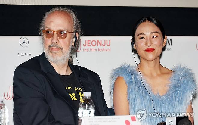 '나의 사적인 예술가' 켄트 존스 감독과 그레타 리 배우 [연합뉴스 자료사진]
