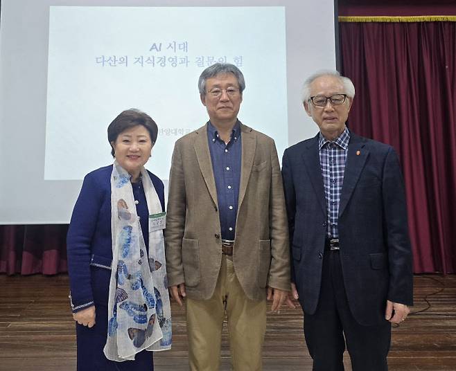 사진 왼쪽부터 노금선 실버랜드 원장, 정민 한양대 명예교수, 송동섭 도시공감연구소 이사장.                        사진=한성일 기자