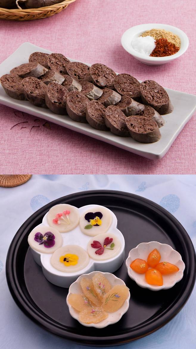 개성 음식 '절창'(개성순대,위 사진)과 한국 음식 '화전'. 대체로 북한 음식은 크기가 크고 간이 심심한 편이다. 각종 순대류처럼 재료 안에 재료를 넣는 음식이 많다. 절창은 돼지고기에 숙주나물과 우거지, 두부, 선지 등을 넣고, 새우젓으로 간을 하여 일반적인 순대보다 맛이 훨씬 담백하고 풍미가 깊다. 반면 한국의 음식은 작고 화려한 음식이 많다. 남쪽으로 갈수록 간이 센 편이다. 화전은 찹쌀가루를 익반죽하여 봄에는 진달래, 여름에는 장미, 가을에는 국화, 겨울에는 동백, 매화 등의 꽃잎을 수놓듯 붙여 지진 떡이다. /한국전통음식연구소