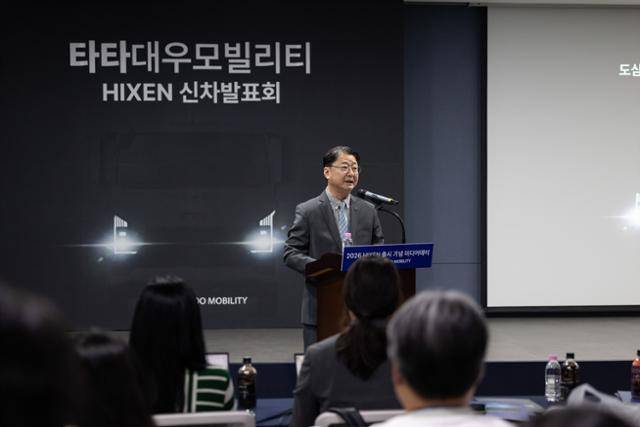 김태성 타타대우모빌리티 사장이 22일 전북 군산시 본사에서 하이쎈 출시 기념 미디어데이를 열어 차량을 소개하고 있다. 타타대우모빌리티 제공