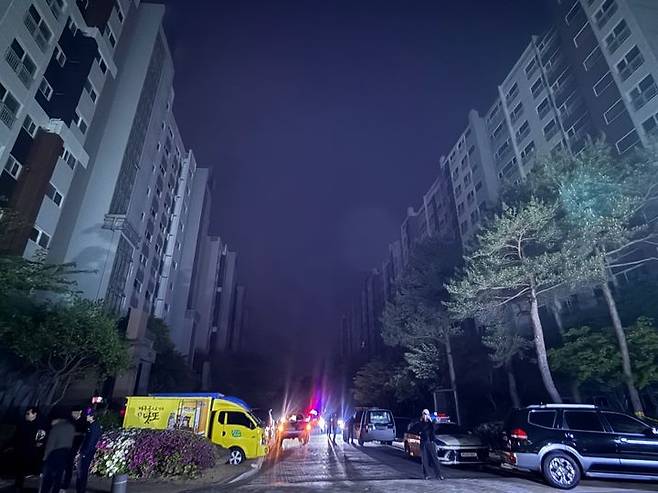 지난 1일 밤, 조치원 아파트 지하 전기실에서 화재가 발생해 1429세대가 정전으로 불안에 떨었다. 세종시 제공