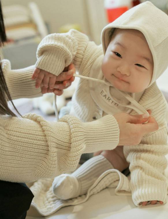 29CM에서 판매하는 얼스디아카이브의 턱받이./사진=29CM 갈무리