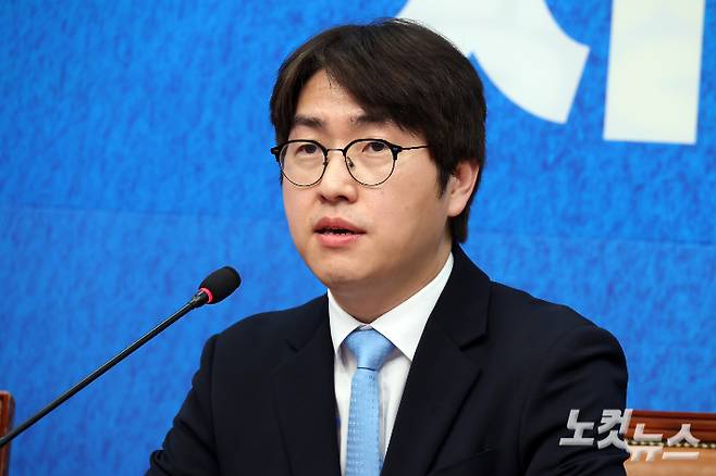 29일 서울 여의도 국회에서 열린 더불어민주당 2차 인재영입식에서 하정우 전 청와대 AI미래기획수석이 발언을 하고 있다. 윤창원 기자