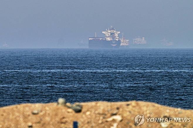 이란과 미국의 통제로 사실상 폐쇄된 호르무즈 해협 [AP 연합뉴스. 재판매 및 DB 금지]
