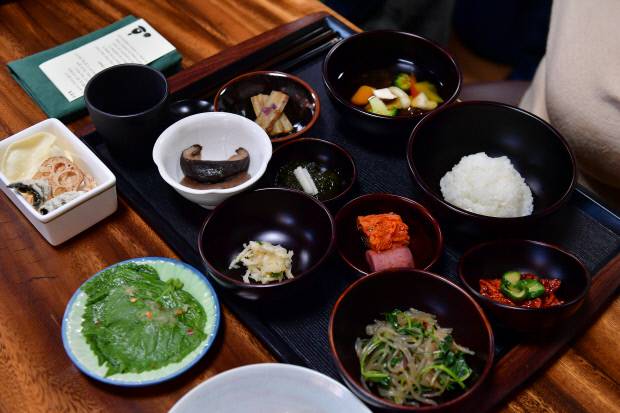지난 3월 프랑스 마스터 셰프협회 회원들이 장성 백양사에서 맛본 사찰음식. <사진 장성군>
