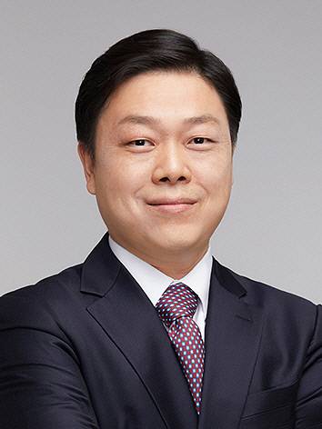 신용욱 위원