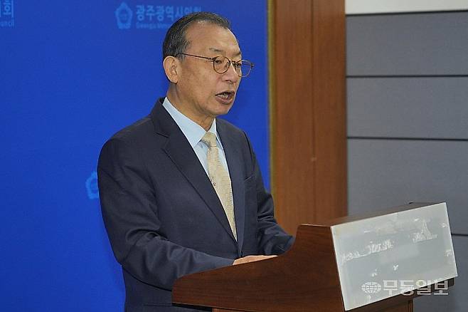 이정현 국민의힘 통합특별시장 후보가 최근 광주시의회 브리핑룸을 찾아 ‘30% 선거혁명’을 기치로 오랜 세월 굳어진 민주당 일당 독점 구도를 타파하겠다고 밝히는 모습.  /광주시의회 제공