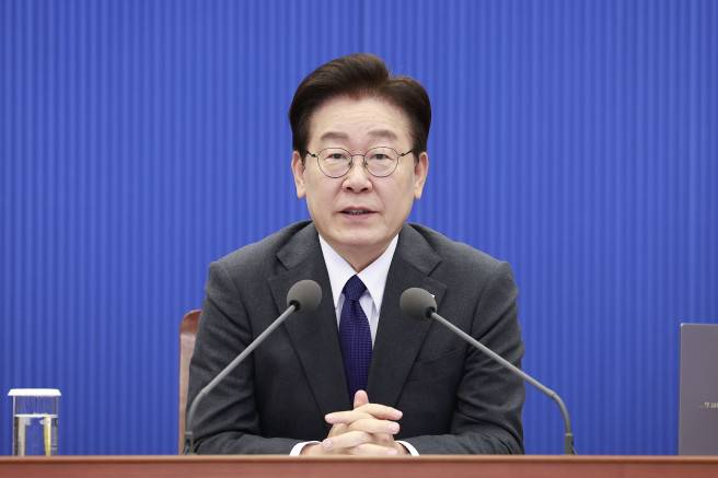 이재명 대통령이 30일 청와대에서 열린 수석보좌관회의에서 발언하고 있다.(연합뉴스)