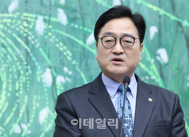 [이데일리 노진환 기자] 우원식 국회의장이 27일 서울 여의도 국회에서 현안 관련 기자회견을 하고 있다.
