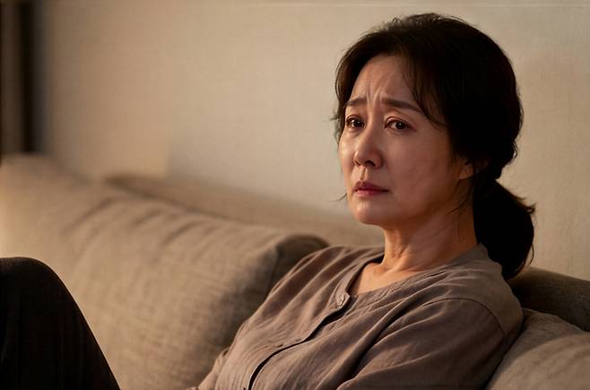 완경기를 겪는 중년 여성은 완전한 완경(폐경)까지는 5년 정도가 걸리는데, 그 동안 난소 기능이 점차 감소하면서 에스트로겐 등 여성호르몬이 줄어 갱년기 증상이 생긴다. 사진=게티이미지뱅크