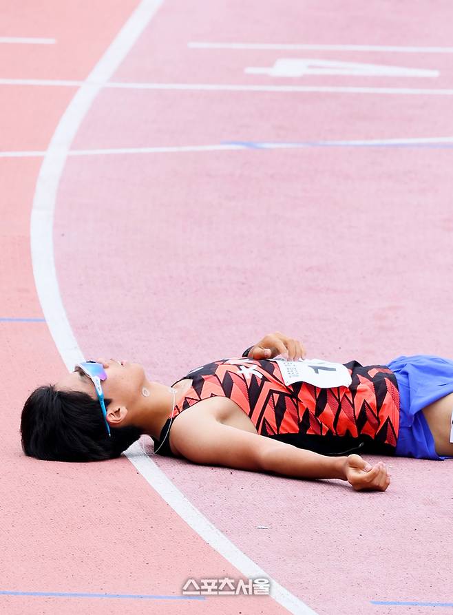 “뛰는 자세가 이상하다고요?”...대천중 김성윤, 종별 5000m 경보 우승 후 탈진