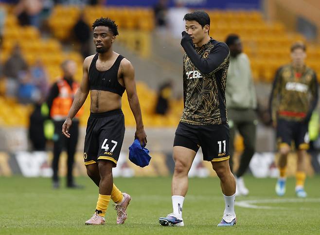 Soccer Football - Premier League - Wolverhampton Wanderers v Sunderland - Molineux Stadium, Wolverhampton, Britain - May 2, 2026 Wolverhampton Wanderers' Angel Gomes and Hwang Hee-chan after the match Action Images via Reuters

<저작권자(c) 연합뉴스, 무단 전재-재배포, AI 학습 및 활용 금지>
