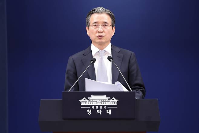 김용범 청와대 정책실장이 지난달 27일 청와대 춘추관에서 데미스 하사비스 구글 딥마인드 대표의 이재명 대통령 접견 관련 브리핑을 하고 있다./뉴스1